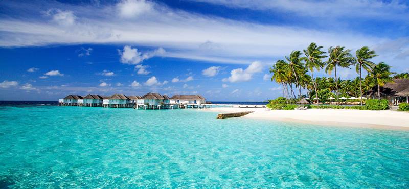 Pantai di maldives yang begitu menggoda. Dan ini adalah salah satu negara bebas visa untuk Passport Indonesia tahun 2026. Tertarik kesini?