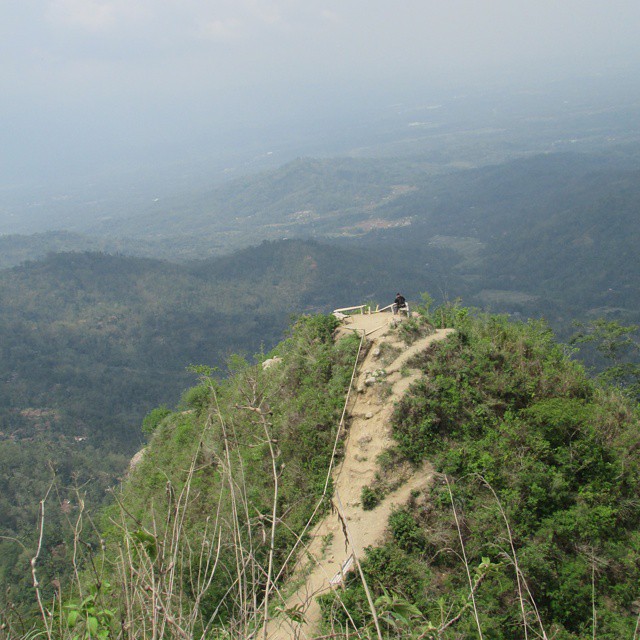 Puncak Kukusan dan Puncak Kendeng Untuk Kalian Yang Suka Alam Bebas!