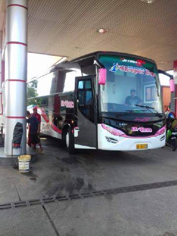 Foto bus tampak dari luar