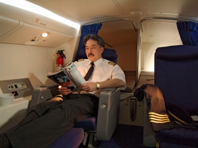 Ada juga tempat beristirahat pilot yang seperti ini