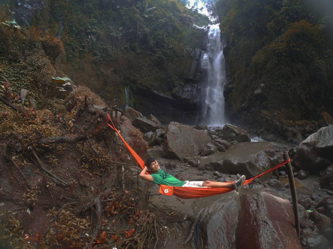 Bersantai di Air Terjun Kedung Kayang juga bisa by IG @zamzambie