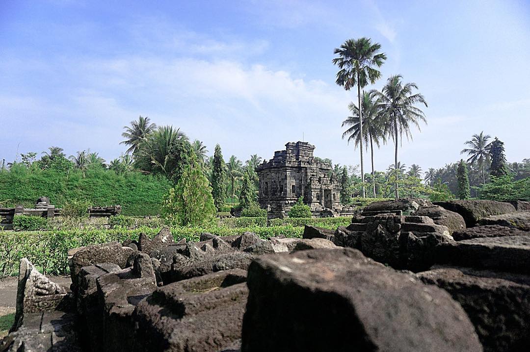 Candi Ngawen Magelang by IG @bennykristianto30