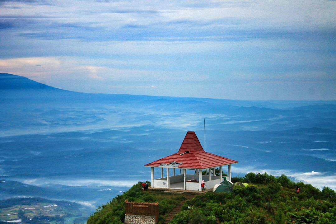 Yakin nggak mau naik Gunung Andong by IG @donihrmnt