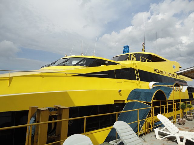 Bounty Cruies salah satu kapal yang nyaman untuk menyeberang ke Nusa Lembongan dari Pelabuhan Benoa. Bounty Cruies salah satu kapal yang nyaman untuk menyeberang ke Nusa Lembongan dari Pelabuhan Benoa.