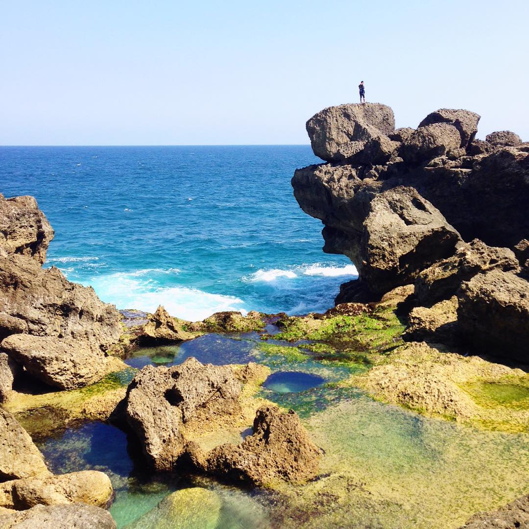 Keunggulan pantai ini adalah laguna alaminya yang cantik