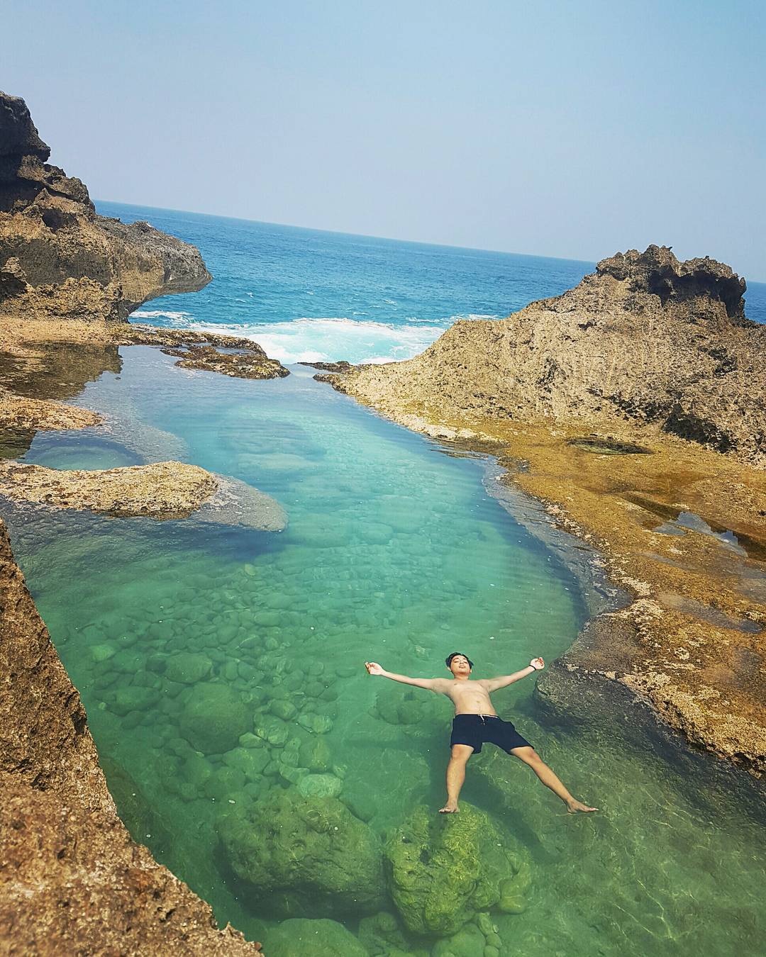 Selamat menikmati pantai yang indah ini ya