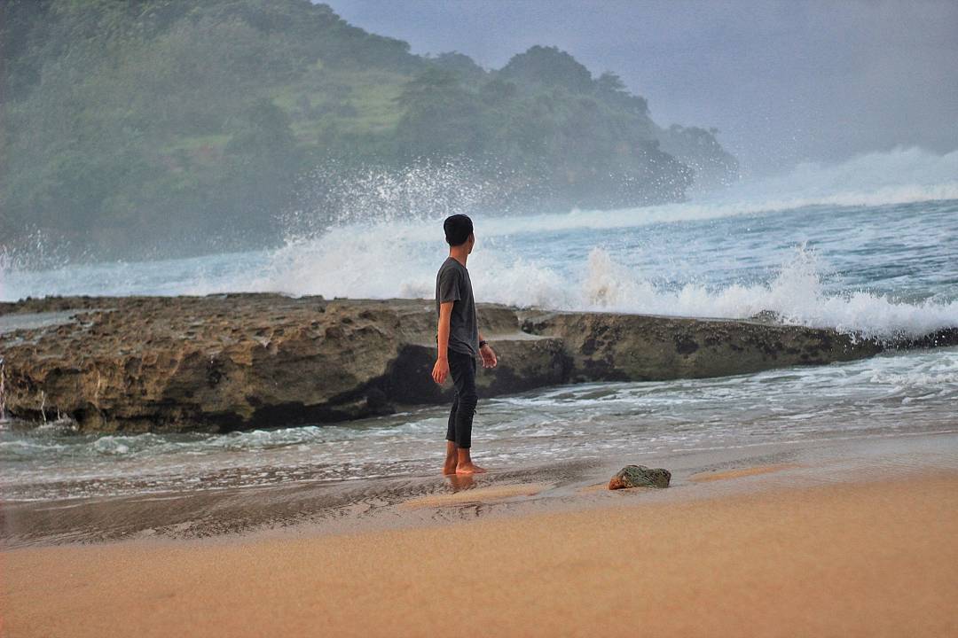 Kalian bisa melakukan berbagai macam kegiatan seru mulai dari Mancing, bertenda dan bermain pasir by IG @zamansejutaperkara