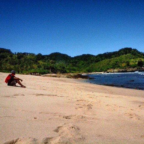 Pantai tersembunyi di Tulungagung yang sepi ini cocok untuk para petualang