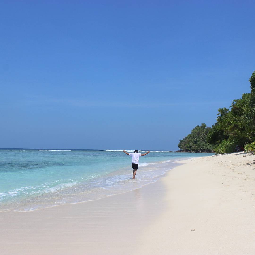 Bersantai di pulau yang layaknya maldive