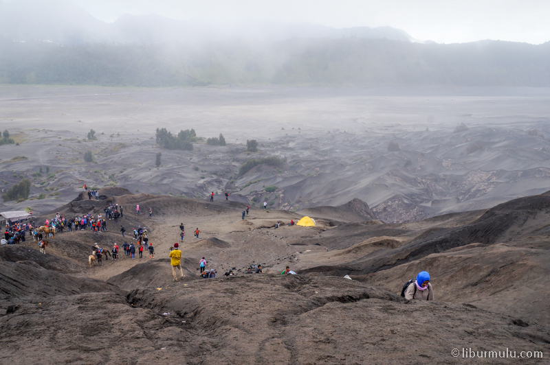 Menggunakan Kacamata dan Masker Selama Touring Ke Bromo Menggunakan Kacamata dan Masker Selama Touring Ke Bromo