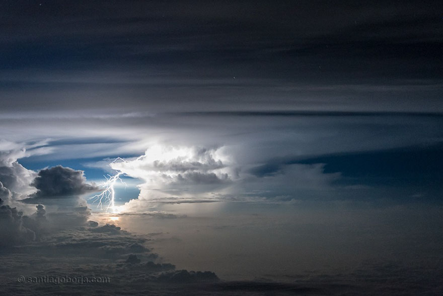 Foto foto awan badai kadang memang begitu mengagumkan, seperti yang ini nih!