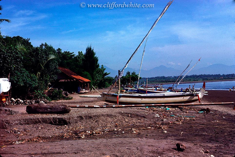 Foto jadul Bali: Sanur juga masih berupa desa nelayan yang sepi pada waktu itu