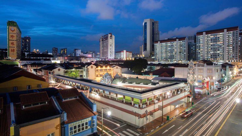 Chinatown terlihat dari balkoni Adler Luxury Hostel