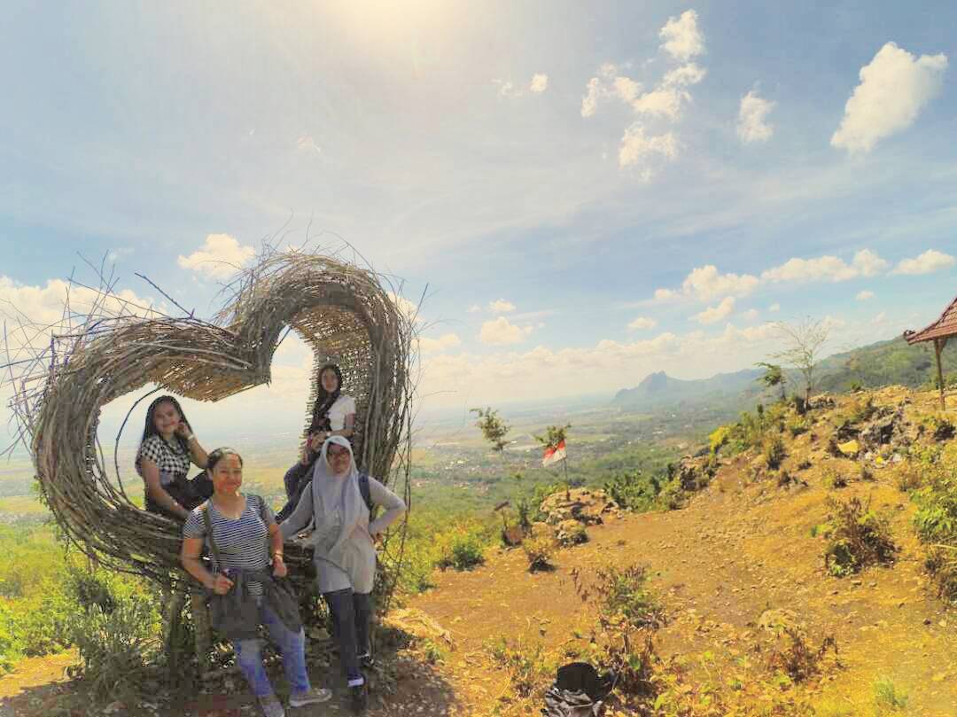 Mau foto selfie atau Groufie di tempat wisata hits Tulungagung ini bebas! by @eva_kusmita