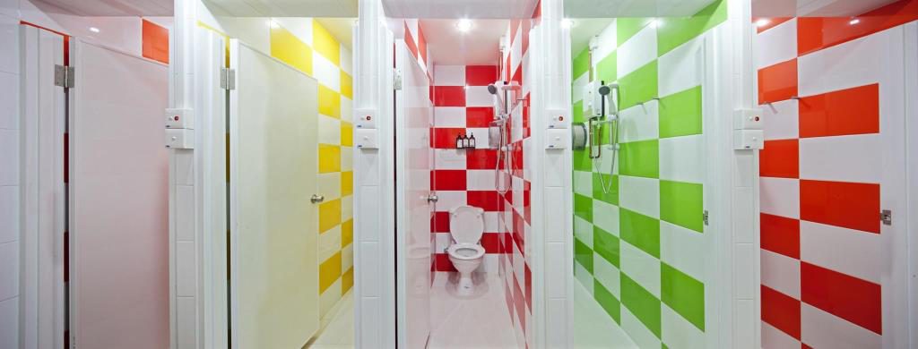 Tinggal pilih kamar mandinya sesuai mood saja