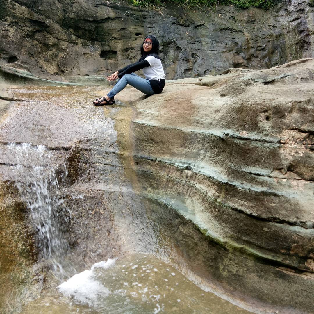 Batu Gedong atau Watu Gedong ini menjadi hits karena media sosial instagram by @thyan_thyanza