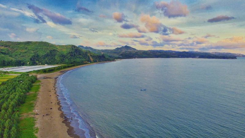 Pantai Gemah, Desa Keboireng, Kecamatan Besuki, Tulungagung by @kevinrizqypratama