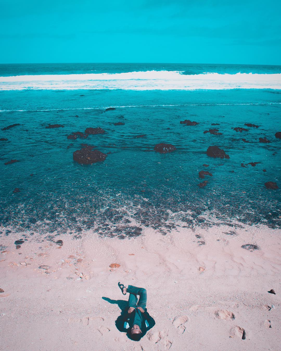 Pantai Ngalur, Dusun Ngelo, Desa Jengglungharjo, Kecamatan Tanggunggunung, Kabupaten Tulungagung by @bhakti_banda