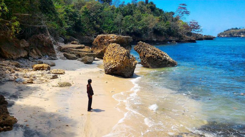 Pantai Ngapuracang (Timur Pantai Gerangan), Desa Ngrejo, Kecamatan Tanggunggunung, Kabupaten Tulungagung by @mas_hartanto