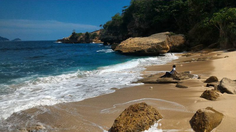 Pantai Semrawang, Kecamatan Tanggunggunung, Kabupaten Tulungagung, by @ahmad_yan1