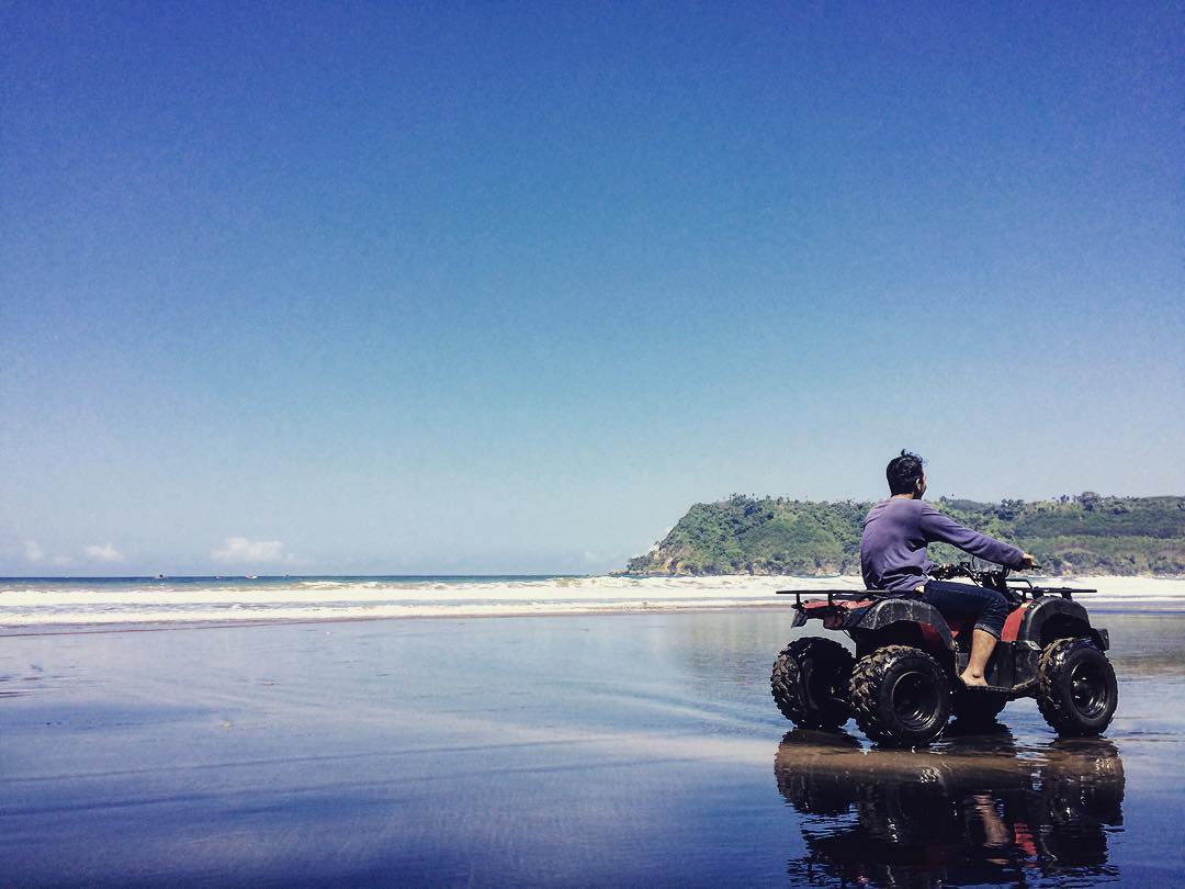 Pantai Sine, Desa Kalibatur, Kecamatan Kalidawir, Tulungagung by @salihardhan