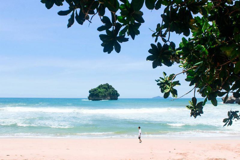 Pantai Sioro, Desa Ngrejo, Kecamatan Tanggunggunung, Kabupaten Tulungagung by @alfinoriffqi