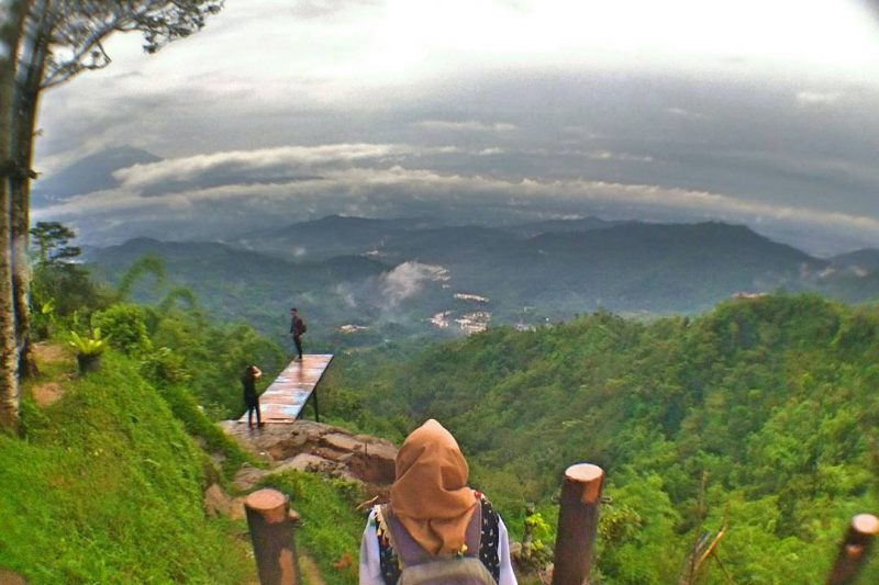 Ada yang gak mau main ke Bukit Isis ini, tentu semuanya ingin berkunjung kesini kan! via @ymk1998