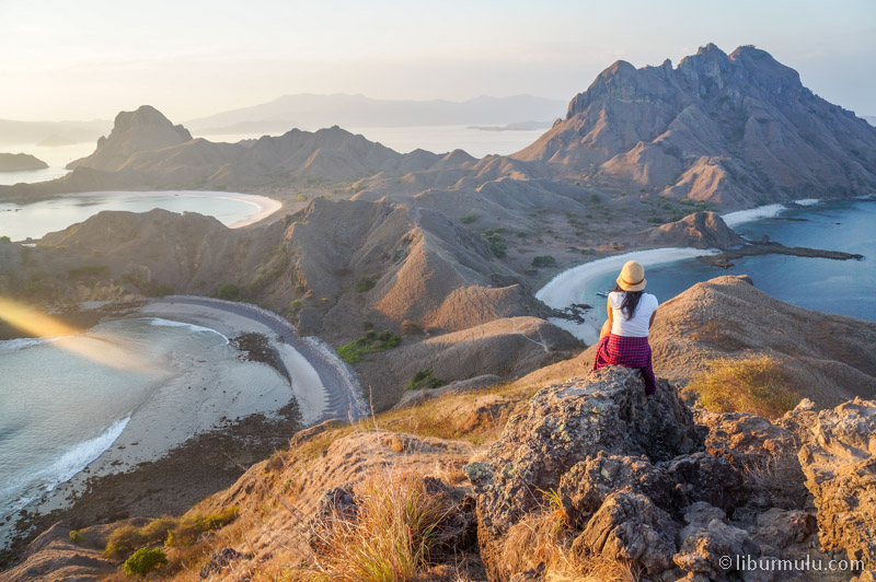 Pada open trip Komodo kali ini, trekking ke puncak Pulau Padar ada dalam itinerary