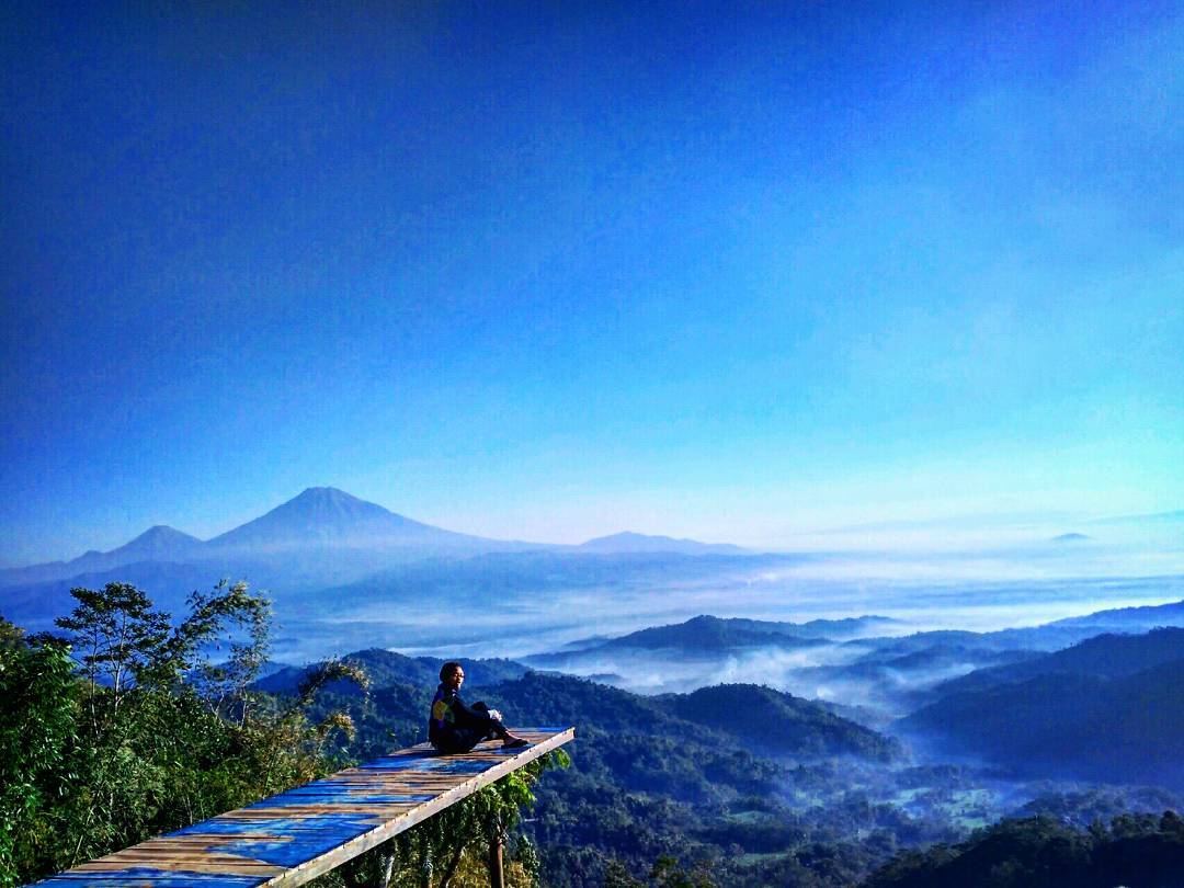 Suasana di Bukit Isis Jogja ini memang sangat menyenangkan dan menenangkan bagi siapapun via @monikaagill