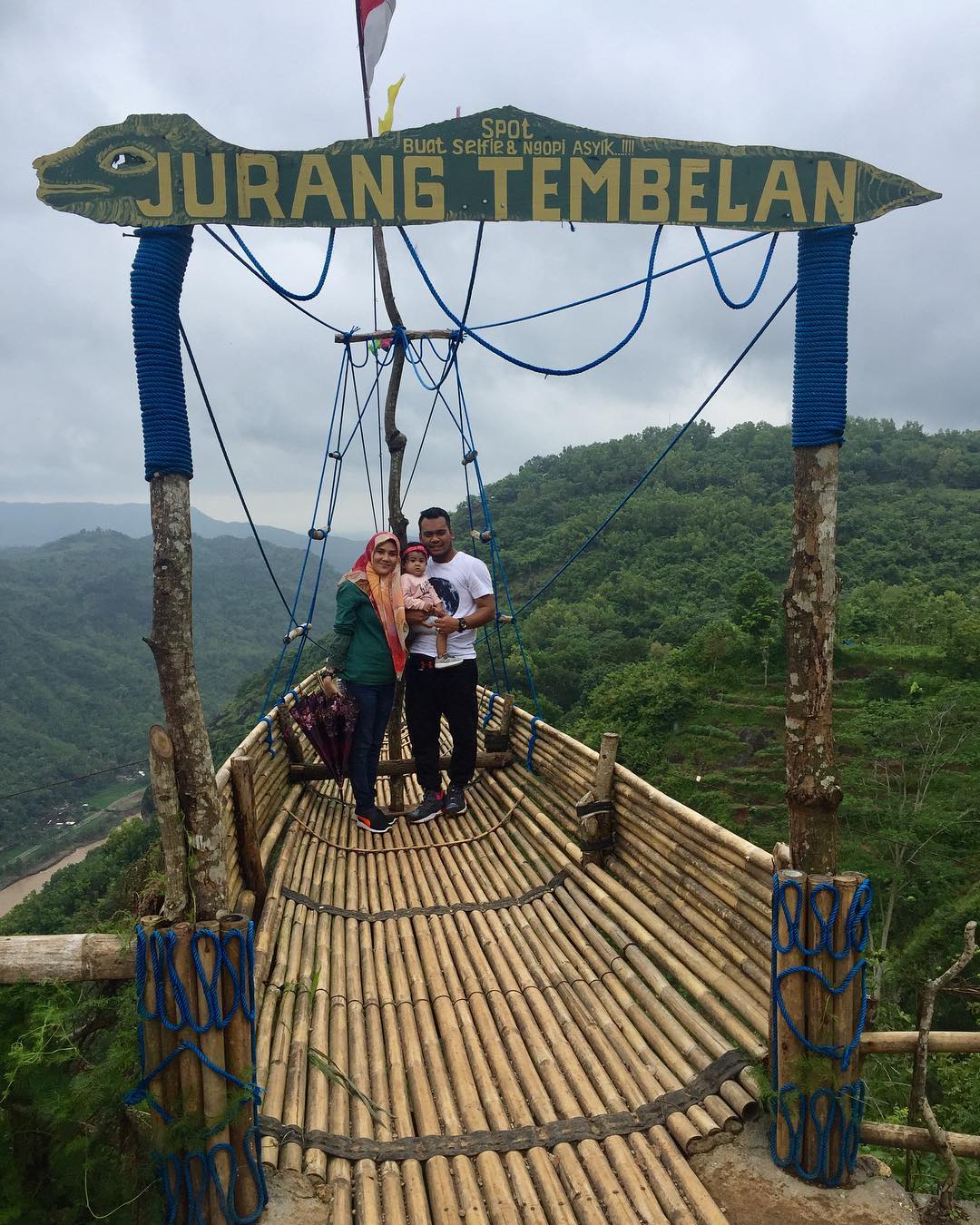 Tempat wisata selfie di Jogja ini memiliki ikon tempat selfie berupa perahu terbuat dari bambu via @mohdfaridmohdghazali