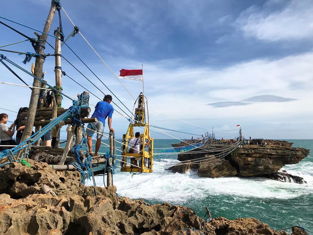 Ada banyak orang yang penasaran ingin mencoba serunya naik gondola ini @kvntli