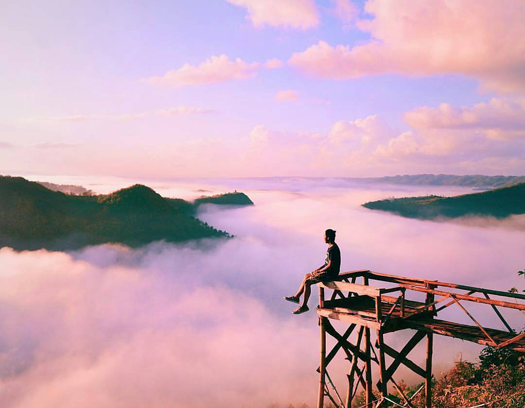 Kalau liburan ke Bukit Pangguk kalian bisa memenuhi feed Instagram dengan foto seperti ini nih! via @totohandoko