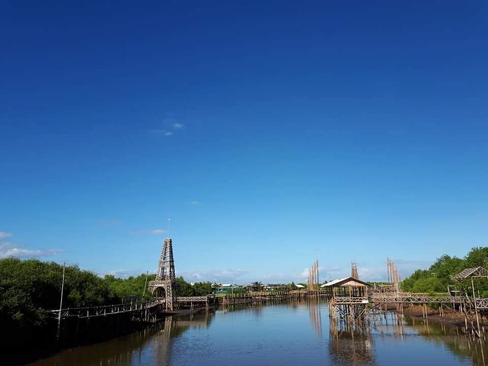 Pantai Pasir Kadilangu ini adalah salah satu pantai di jogja yang agak berbeda. via @anisfitri_araikiya