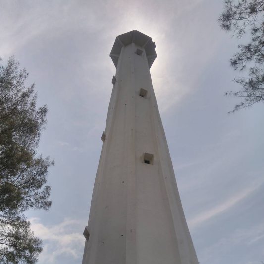 Seperti inilah Mercusuar di Pantai Pandansari itu. via @taufik_youl