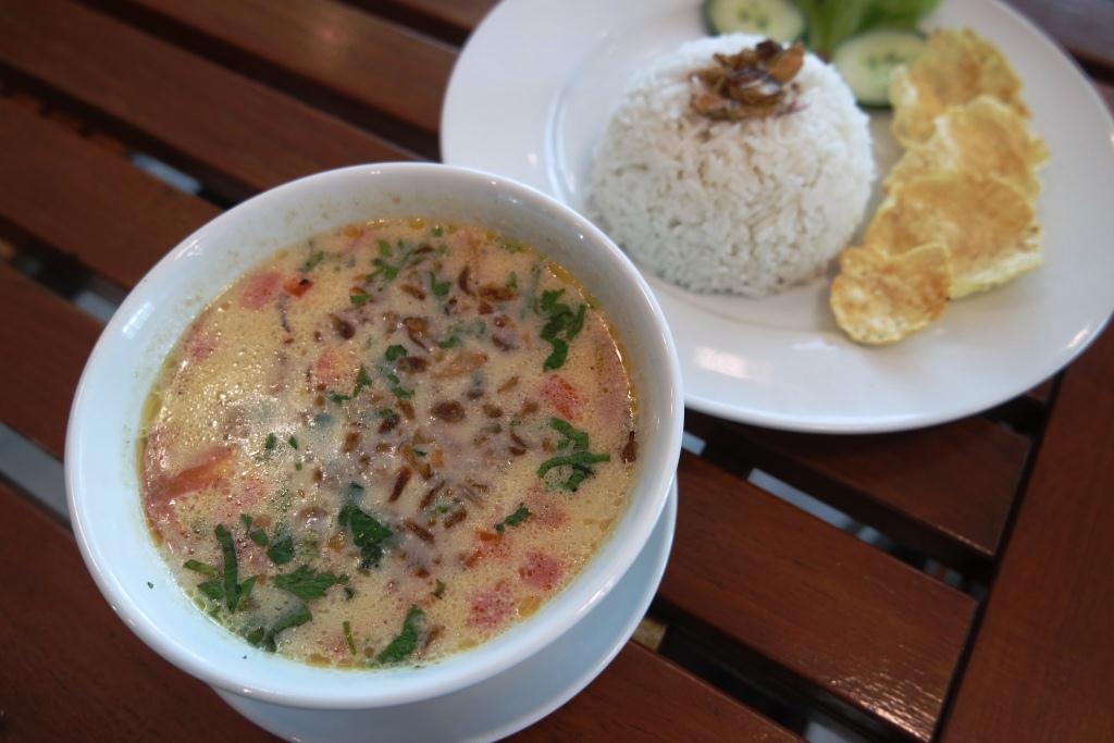 Soto Betawi adalah Kuliner Betawi paling rekomended untuk dicoba!