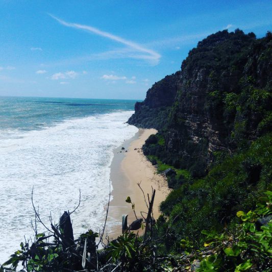Kalau mau ke pantai Watunene, harus mau capek dikit ya! via IG @yuli_maseko