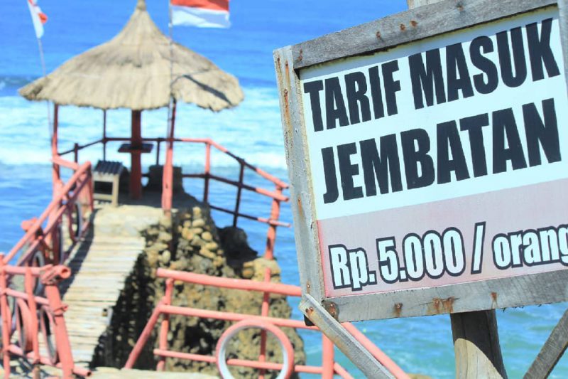 Bisa juga kamu bersantai sambil menikmati senja di Pantai Watulawang Jogja seperti ini. via IG @nugrohosaputro579