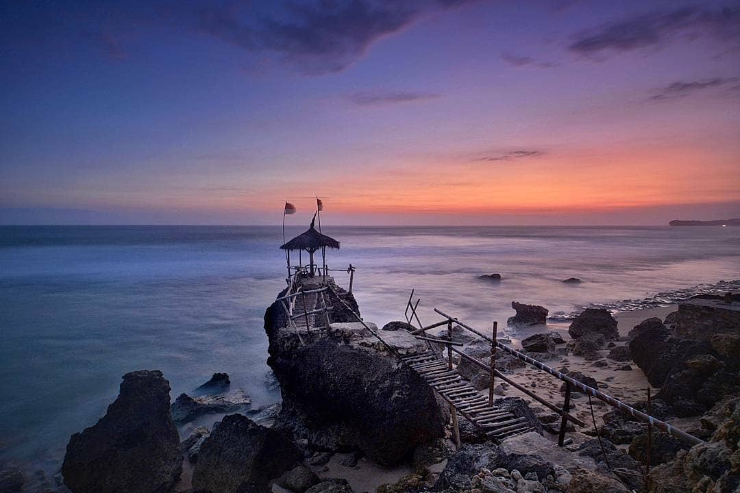 Pantai Watulawang ini adalah salah satu primadona Pantai di Yogyakarta. via IG @nyerohits