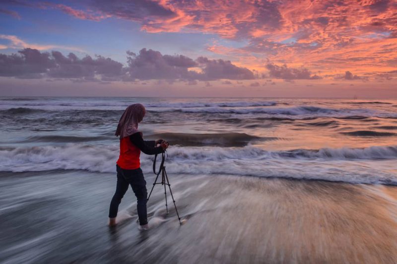 Selain itu senja di Pantai Trisik Jogja juga cantik luar biasa seperti ini! via IG @luckyalvi