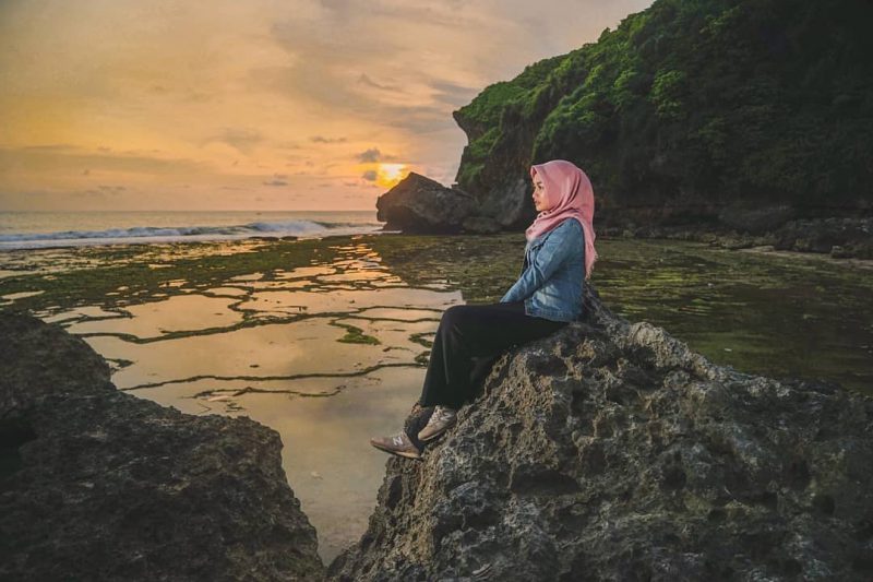 Entah kalian menyebut dengan Pantai Nglangkap atau Pantai Langkap, yang jelas keindahan pantai ini layak untuk dinikmati! via @jogjapunyaacara