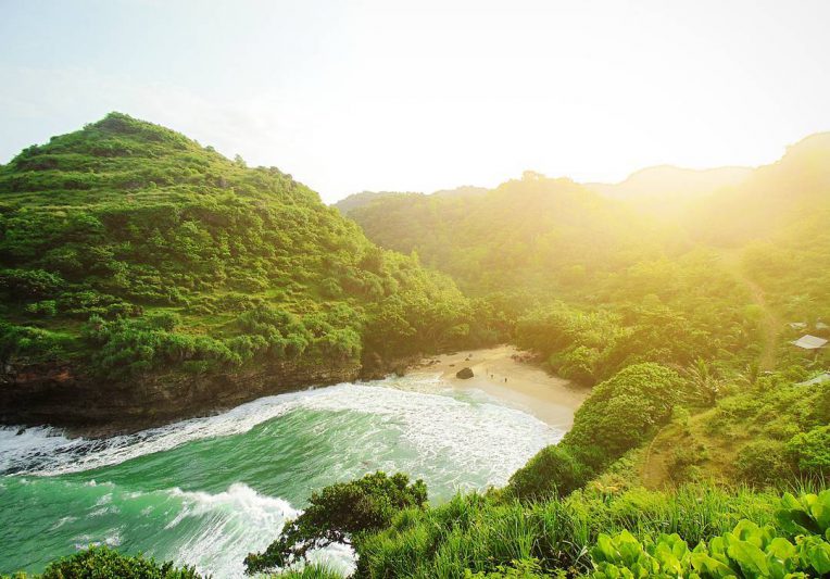 Kalian gak ingin liburan ke Pantai Ngetun ini! via @ajisptr_98