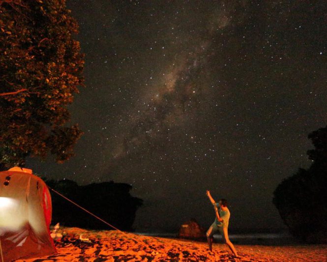 Pantai Ngetun ini merupakan teluk yang Indah untuk Camping! via @shenwansan