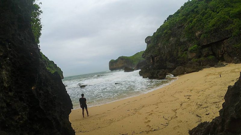Pantai Ngluwen ini adalah salah satu pantai tersembunyi di Jogja. via @rokyulamin