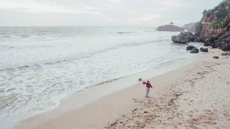 Pantai Porok ini bisa dibilang adalah salah pantai instagramable di Jogja. via @infojogja.co