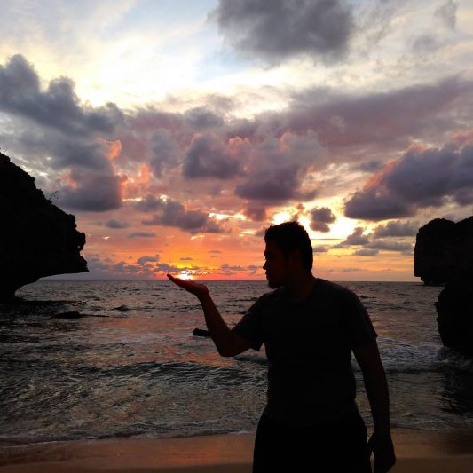 Senja yang indah dari Pantai Ngluwen di Gunungkidul Jogja! via @imron_subhan_hakiim