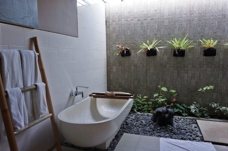 Bathtub Solo Villas & retreat