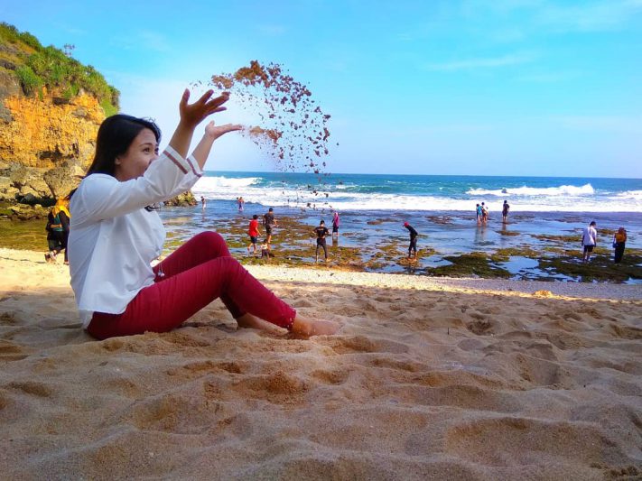 Jangan lewatkan untuk bermain pasir di pantai keren ini ya! via @triwahyuni_ithink