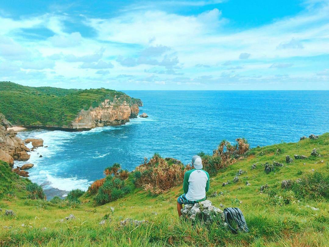 Pantai Mbirit ini adalah salah satu pantai tersembunyi di Jogja! via IG @detra_vianzt