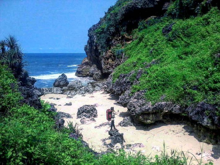 Pantai mbirit merupakan pantai yang lokasinya berada di sebelah timur pantai butuh. via IG @areajogja