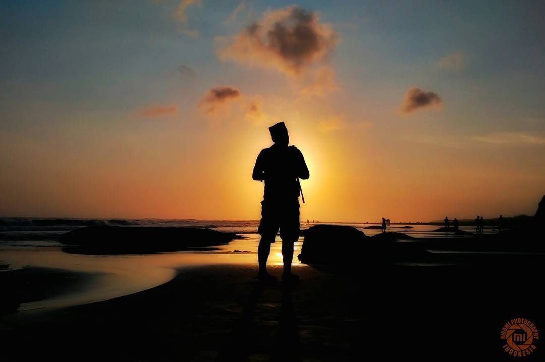 Pantai Parangendog memiliki senja yang luar biasa cantik! via @aprillia.nina.nugrahenny